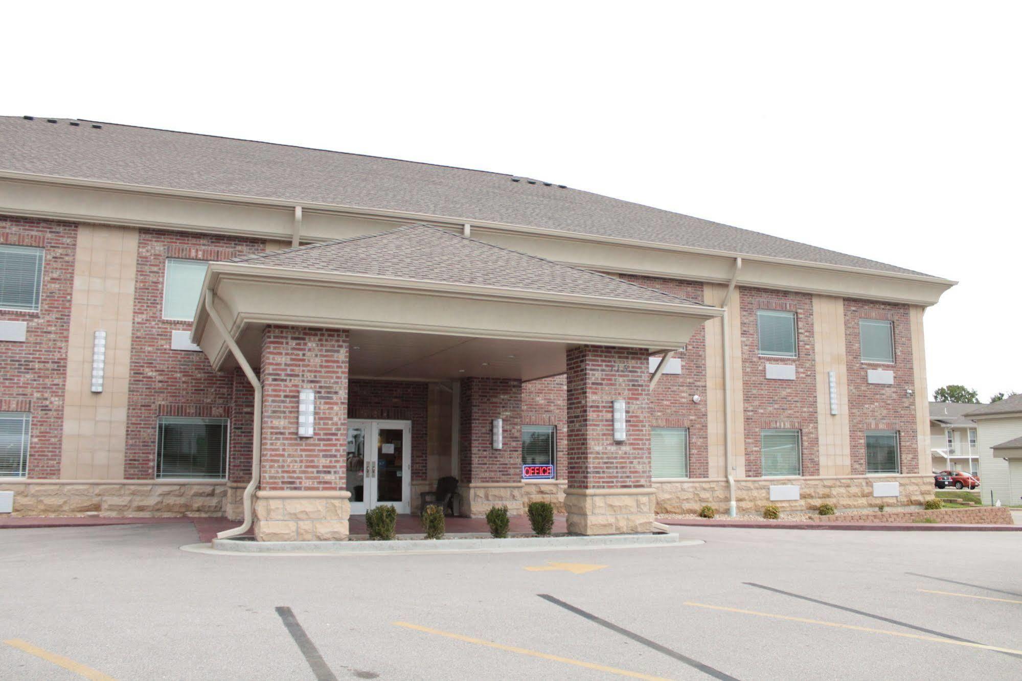Bell'S Extended Stay And Suites Saint Robert Bagian luar foto
