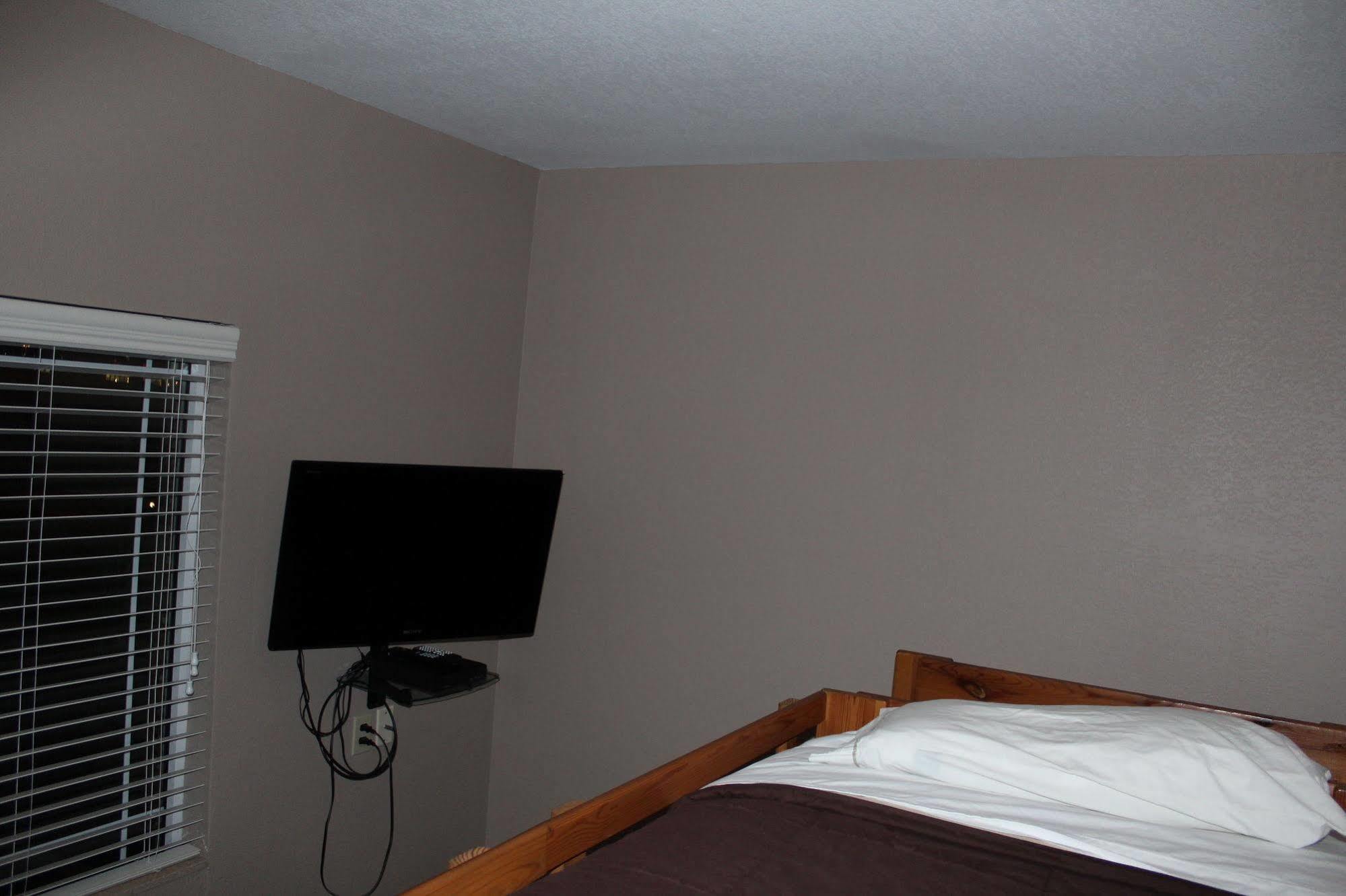 Bell'S Extended Stay And Suites Saint Robert Bagian luar foto
